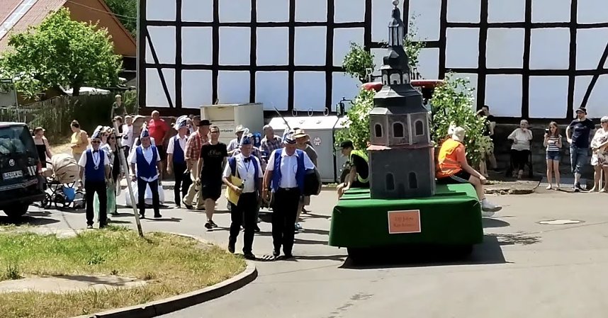 Gro&szlig;er Umzug in Leimbach