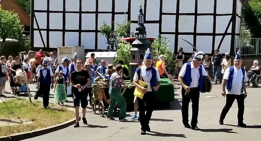 Gro&szlig;er Umzug in Leimbach