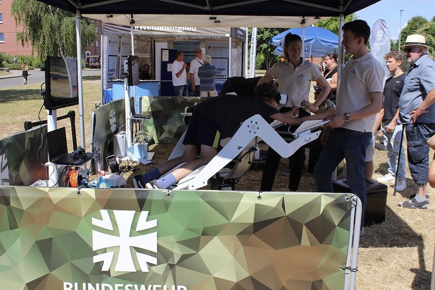 Tag der "Offenen T&uuml;r" auf dem Gel&auml;nde der Kyffh&auml;user Kaserne zwischen Bad Frankenhausen und Seehausen 