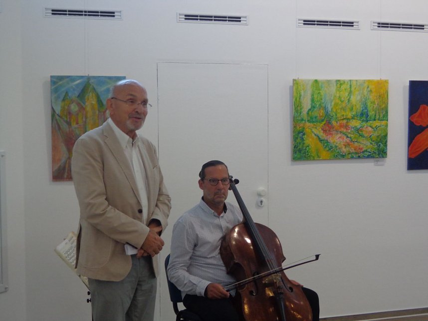 Drei auf einen Schlag - in der Kreissparkasse zeigt die Schau "Gr&uuml;ner & Co." die Werke dreier K&uuml;nstler