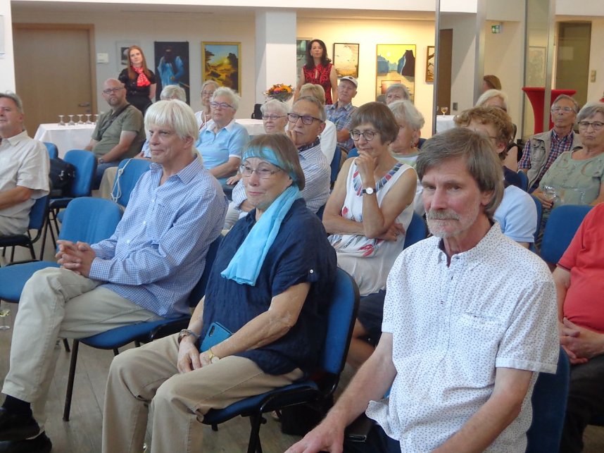 Drei auf einen Schlag - in der Kreissparkasse zeigt die Schau "Gr&uuml;ner & Co." die Werke dreier K&uuml;nstler