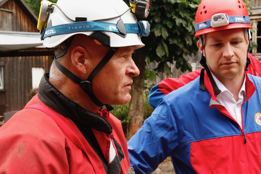 Rettung aus der Finsternis - am Rabensteiner Stollen wurde heute die Rettung unter Tage geprobt