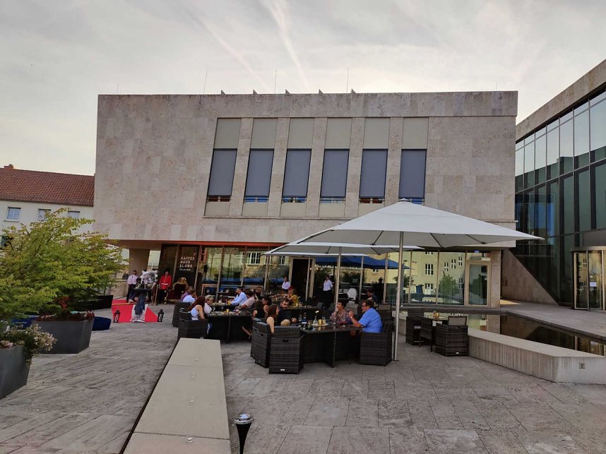 Wiederer&ouml;ffnung des Kaffeehauses an der Bibliothek