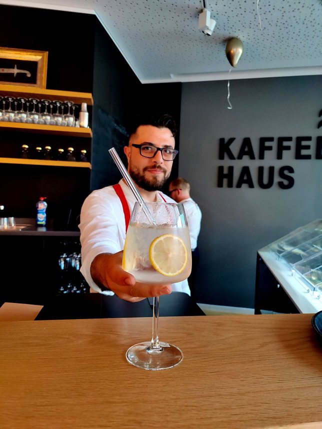 Wiederer&ouml;ffnung des Kaffeehauses an der Bibliothek