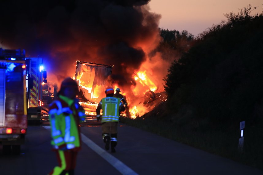Fahrzeugbrand auf der A38