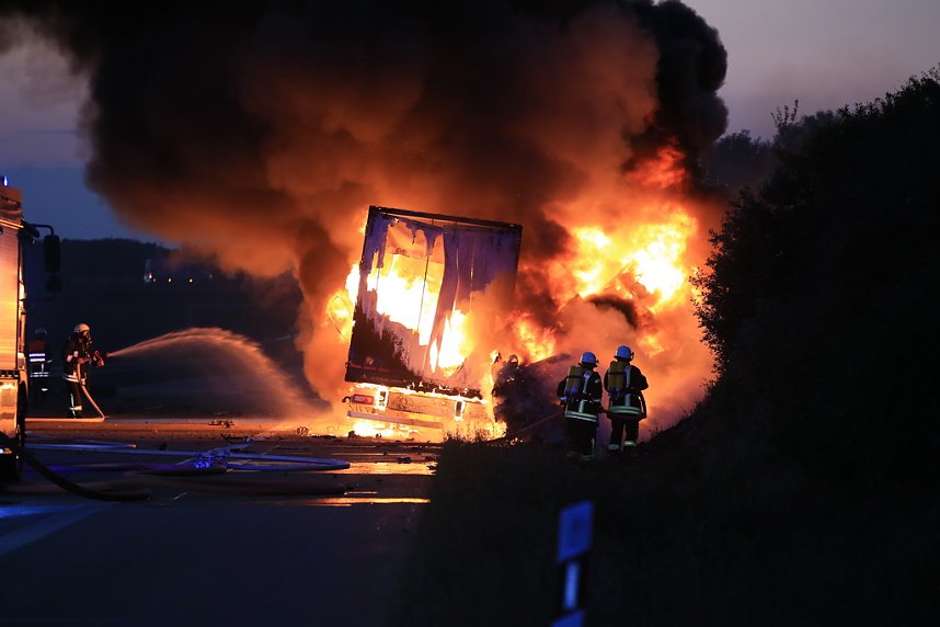 Fahrzeugbrand auf der A38