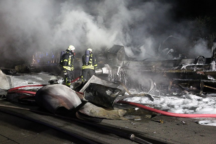 Fahrzeugbrand auf der A38