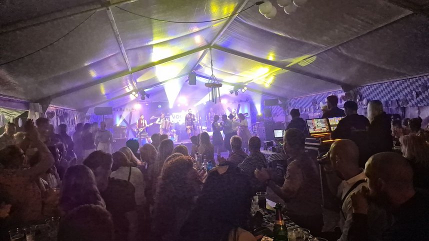 Tolle Stimmung im Ratskeller-Festzelt