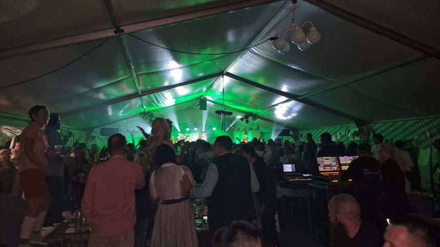 Tolle Stimmung im Ratskeller-Festzelt