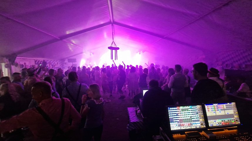 Tolle Stimmung im Ratskeller-Festzelt