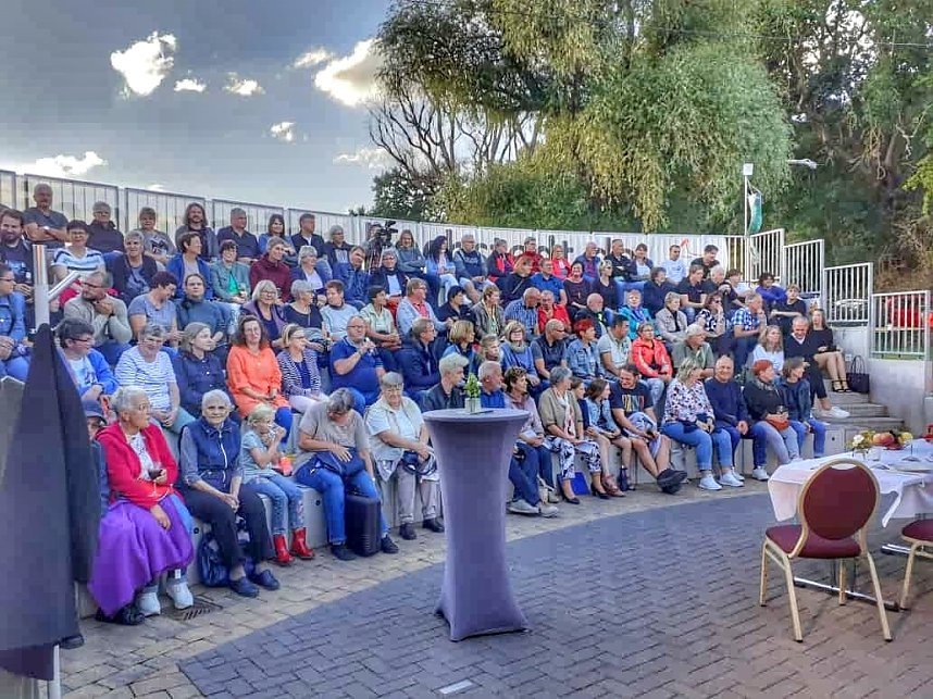 Premiere "Die Verlobungsfeier"