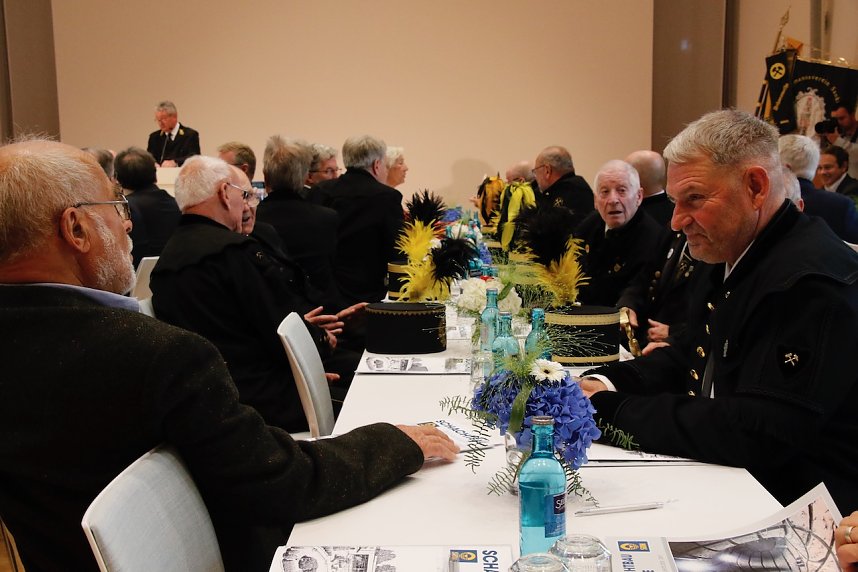 Festakt im Ratssaal: 30 Jahre Schachtbau bei Bauer