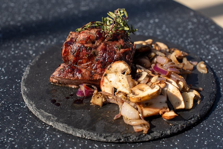 Grillmeisterschaft auf dem Parkdeck der Marktpassage