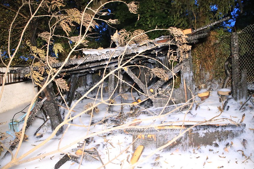 Brand einer Gartenlaube vergangene Nacht