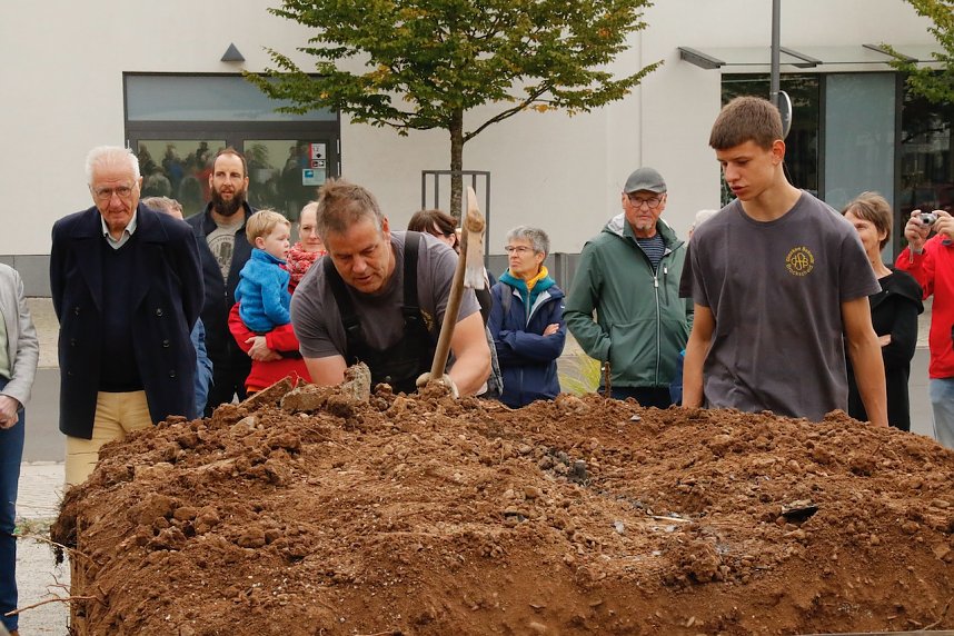 "Glockengeburt" vor der St. Blasii-Kirche