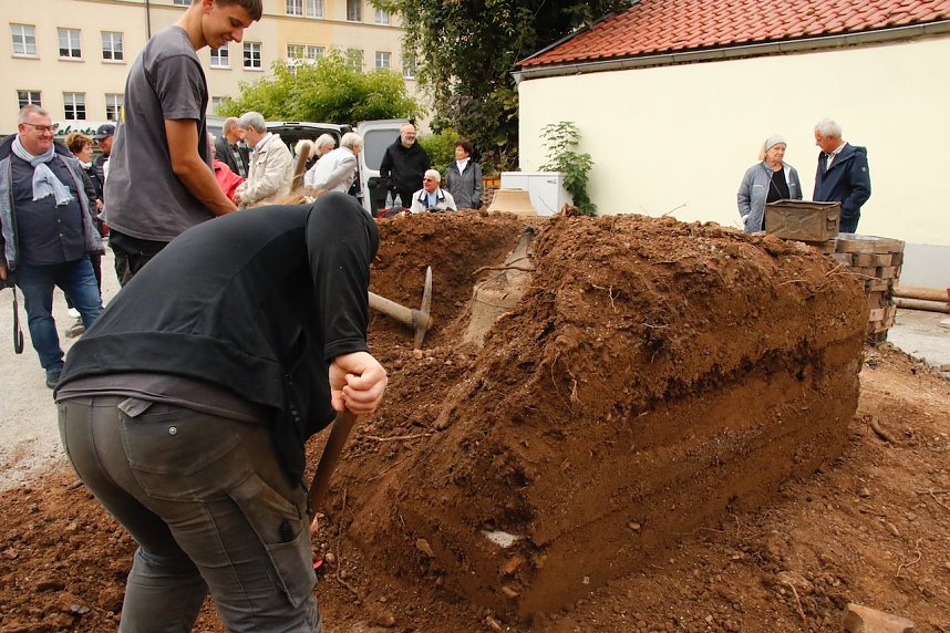 "Glockengeburt" vor der St. Blasii-Kirche