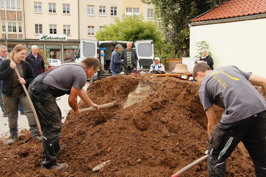 "Glockengeburt" vor der St. Blasii-Kirche