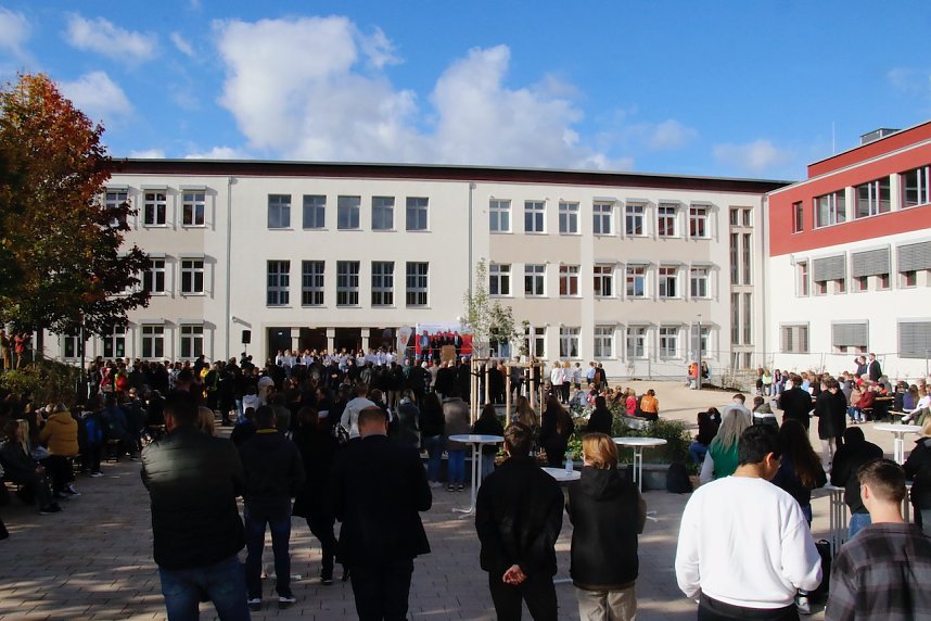 Es "Schillert" in Bleicherode - der Umbau des Gymnasiums wurde heute offiziell beendet