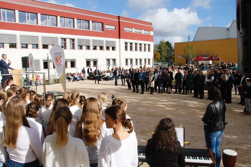 Es "Schillert" in Bleicherode - der Umbau des Gymnasiums wurde heute offiziell beendet