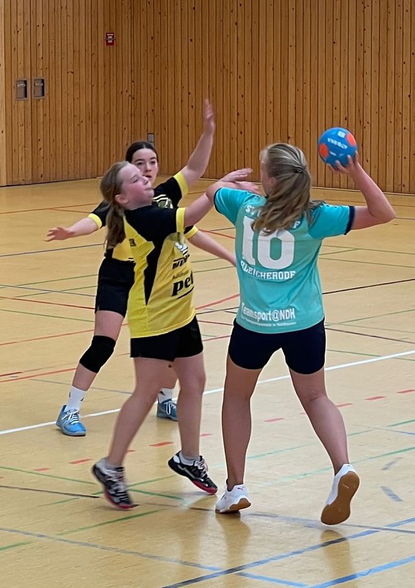 Handball-Hexen zu Gast in Artern
