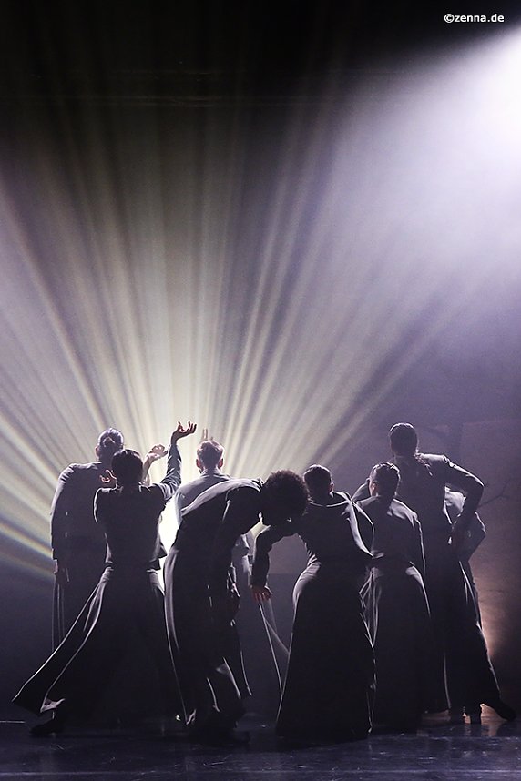 Szenenfoto aus dem Ballett "Ein Deutsches Requiem"