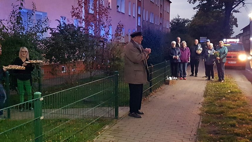 Feuerwehr r&uuml;ckte zum 90. Geburtstag aus