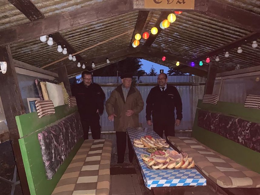 Feuerwehr r&uuml;ckte zum 90. Geburtstag aus