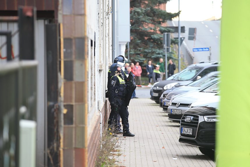 Gro&szlig;einsatz in der Bruno-Kunzte-Stra&szlig;e