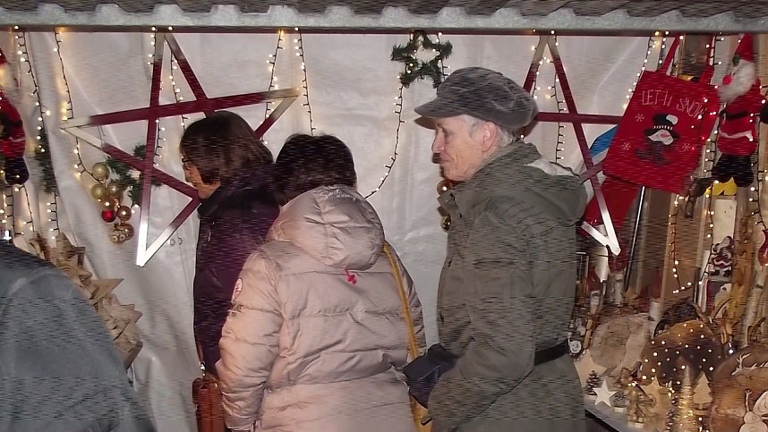 Fr&ouml;hlichkeit vor der Garage