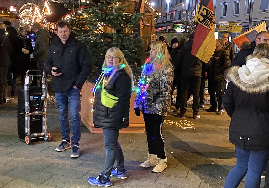 Zwei Kundgebungen am Weihnachtsmarkt