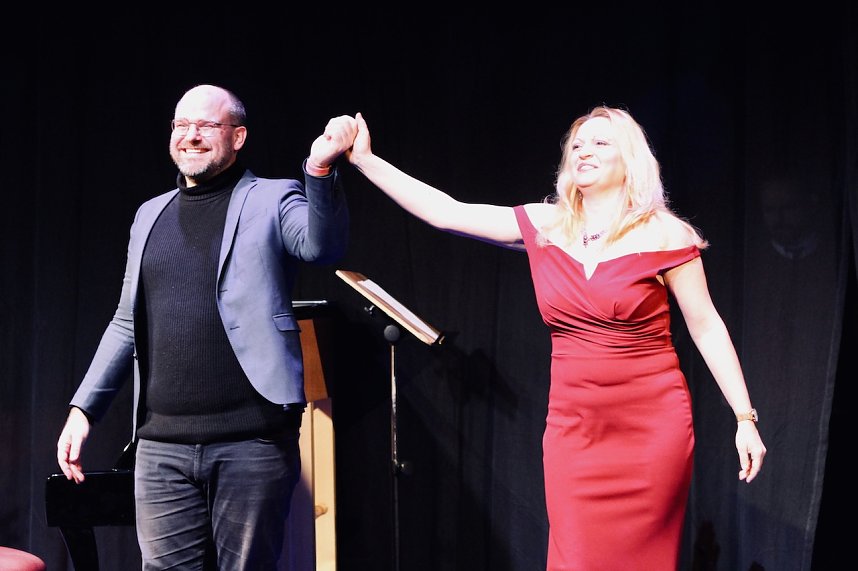 In Haus der Kunst in Sondershausen fand das vorletzte Weihnachtskonzert des Tenortrios Fellas, in diesem Jahr, vor ausverkauftem Haus statt. Am Klavier begleitete sie die bekannten Pianistin Rosalina Genchev 