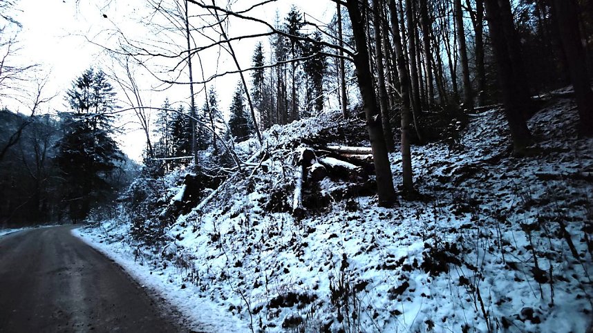 Eisige K&auml;lte im Brandesbachtal