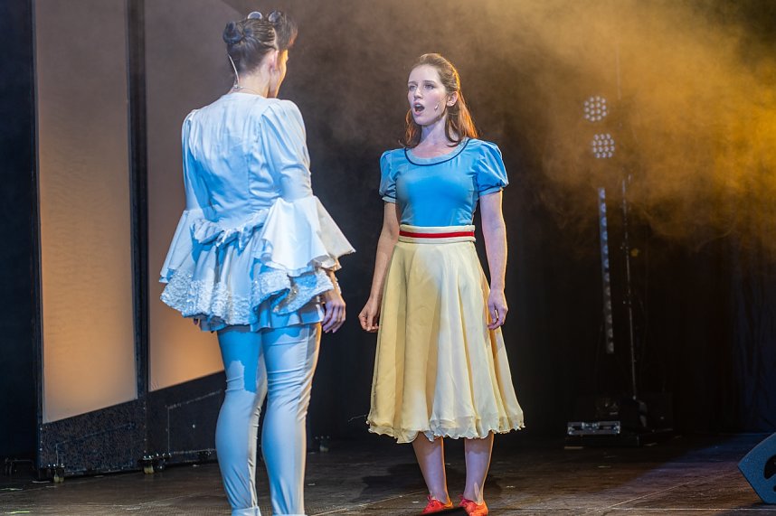 "Schneewittchen" in der Wiedigsburghalle