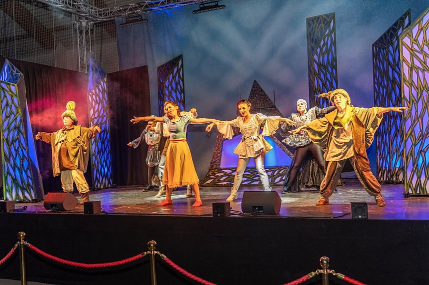 "Schneewittchen" in der Wiedigsburghalle