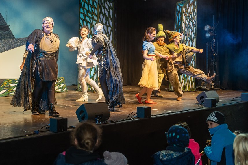 "Schneewittchen" in der Wiedigsburghalle