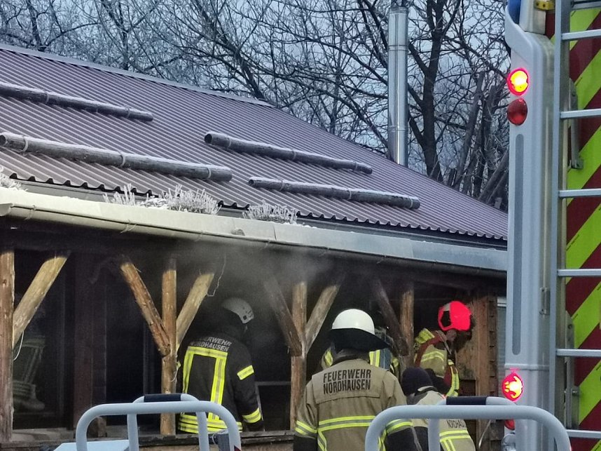 Holzbungalow brannte