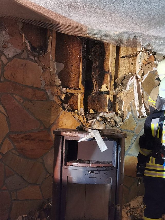 Holzbungalow brannte