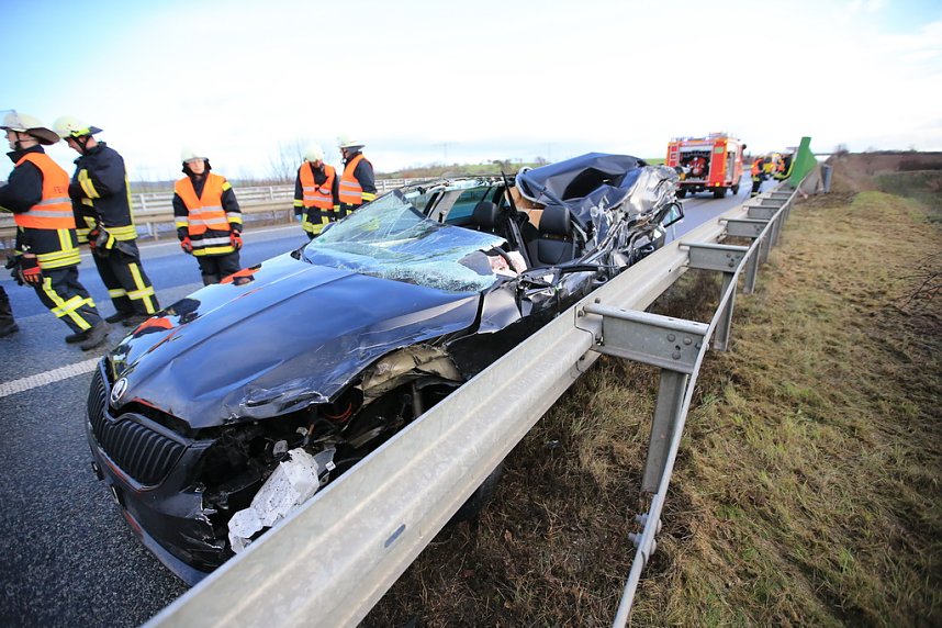 Mehrere Schutzengel an Bord gehabt - Unfall auf der A38