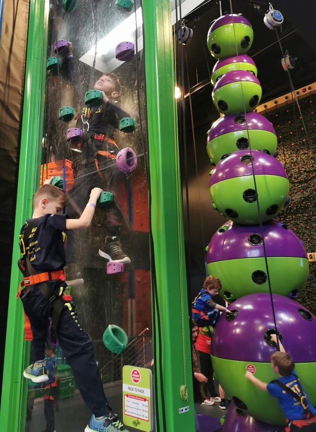 Sportjugend besucht die Kletterhalle 