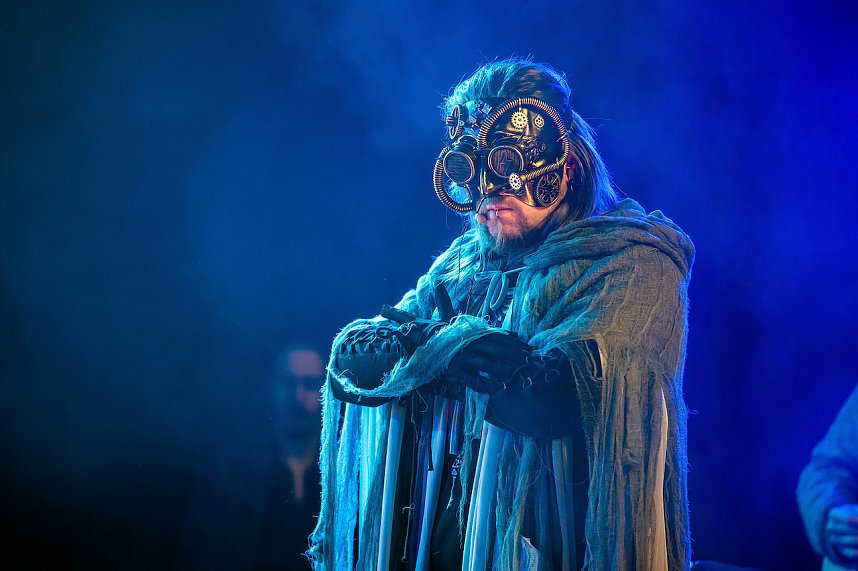 Szene aus dem FAUST�n�Roll- Rocktheater nach Goethe"