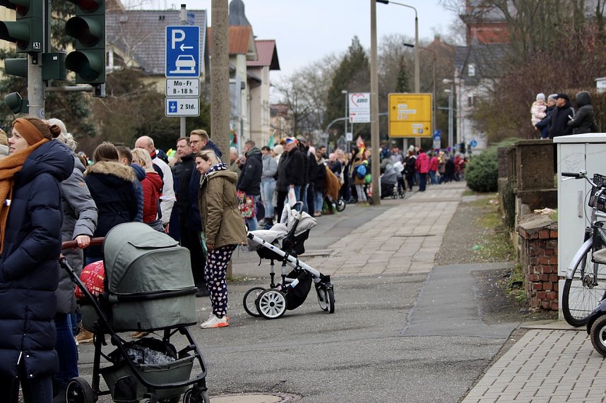 Ausgelassen und fr&ouml;hlich feierten die Menschen am Rosenmontag in Sondershausen