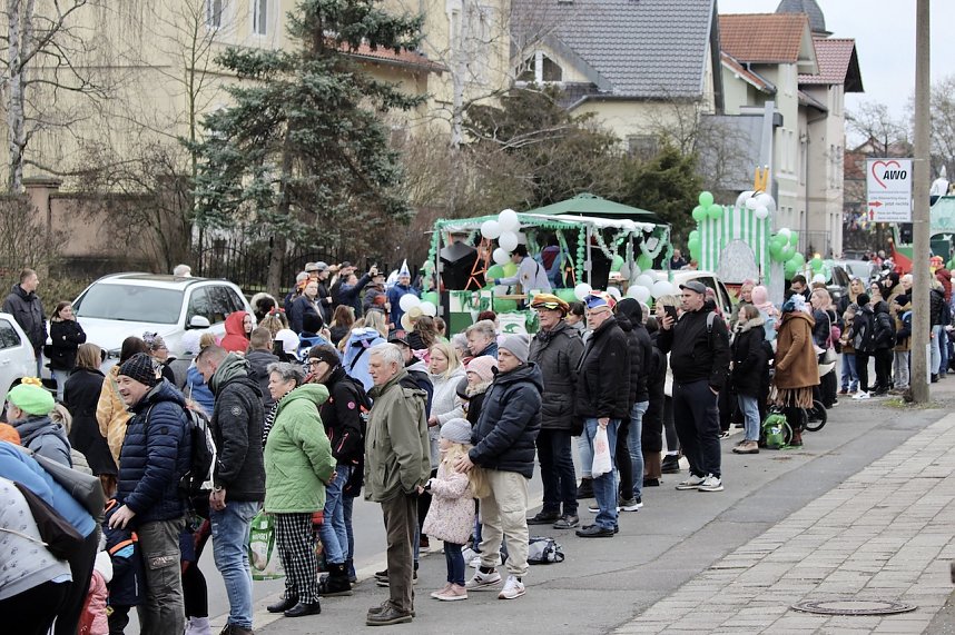 Ausgelassen und fr&ouml;hlich feierten die Menschen am Rosenmontag in Sondershausen