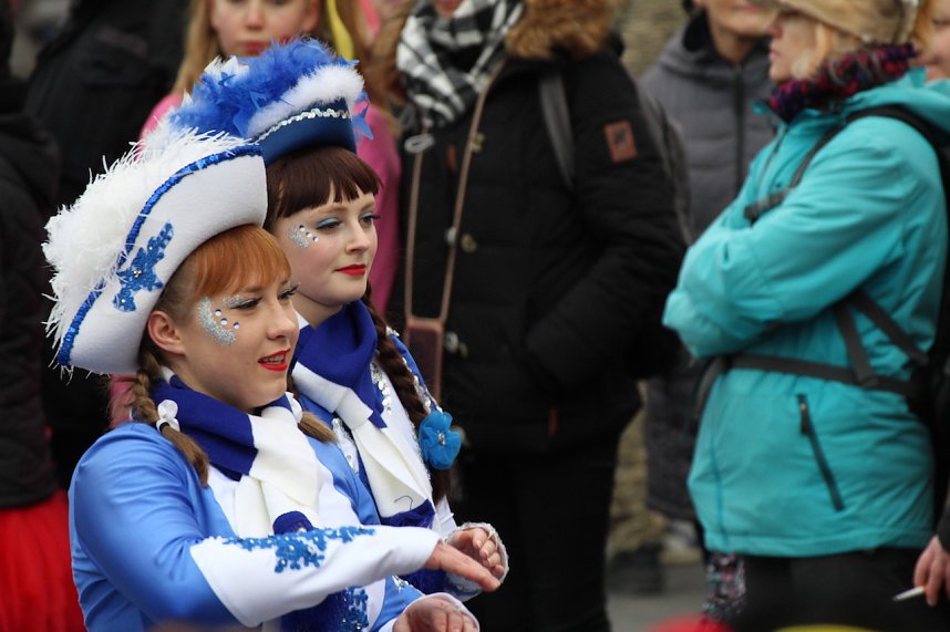Ausgelassen und fr&ouml;hlich feierten die Menschen am Rosenmontag in Sondershausen