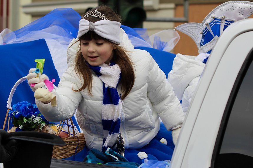 Ausgelassen und fr&ouml;hlich feierten die Menschen am Rosenmontag in Sondershausen