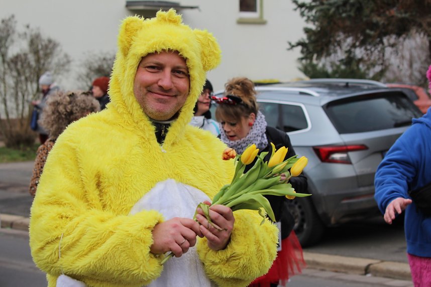 Ausgelassen und fr&ouml;hlich feierten die Menschen am Rosenmontag in Sondershausen