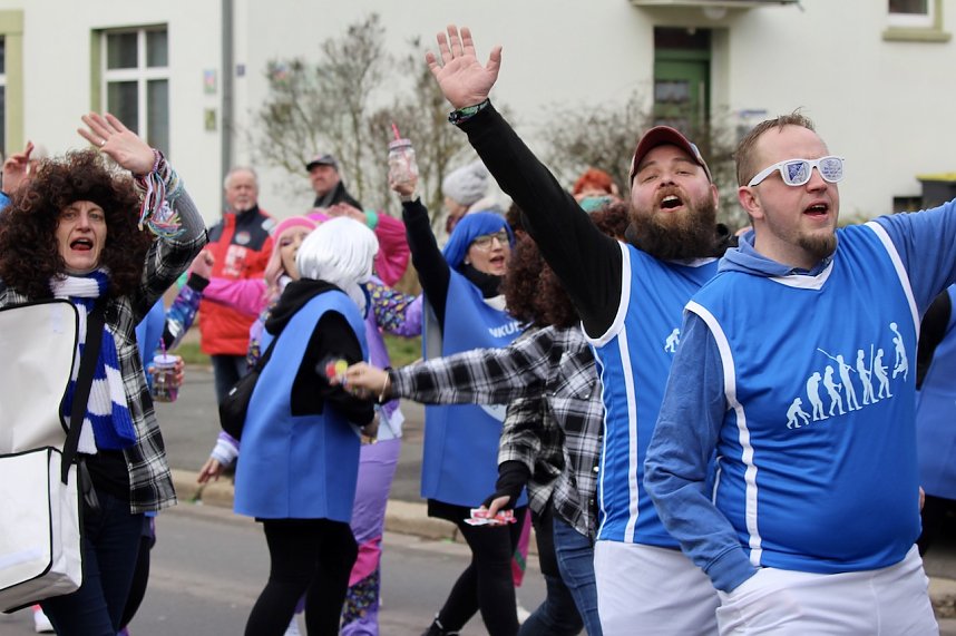 Ausgelassen und fr&ouml;hlich feierten die Menschen am Rosenmontag in Sondershausen