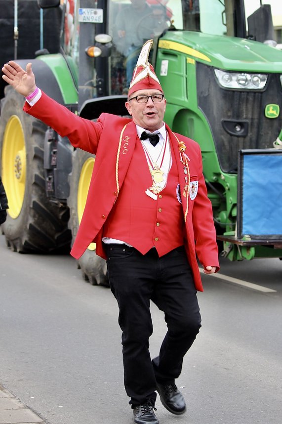 Ausgelassen und fr&ouml;hlich feierten die Menschen am Rosenmontag in Sondershausen