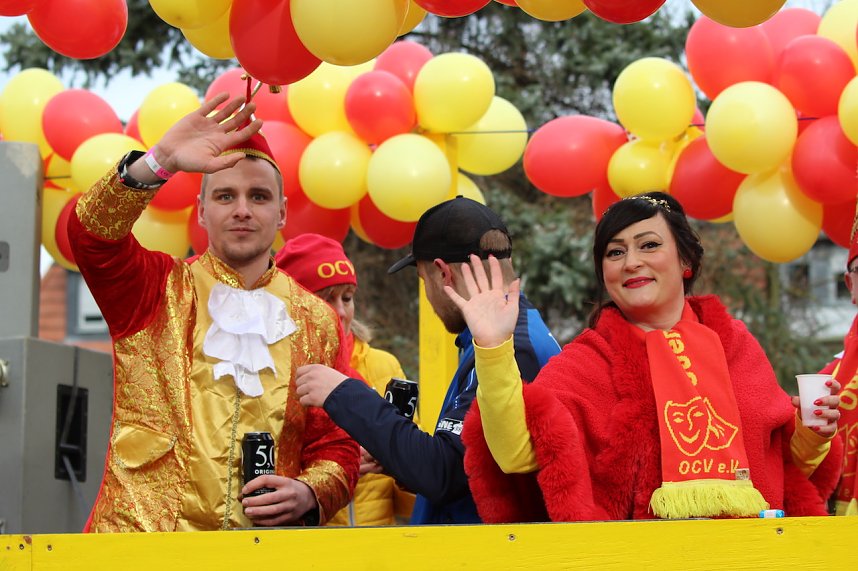 Ausgelassen und fr&ouml;hlich feierten die Menschen am Rosenmontag in Sondershausen