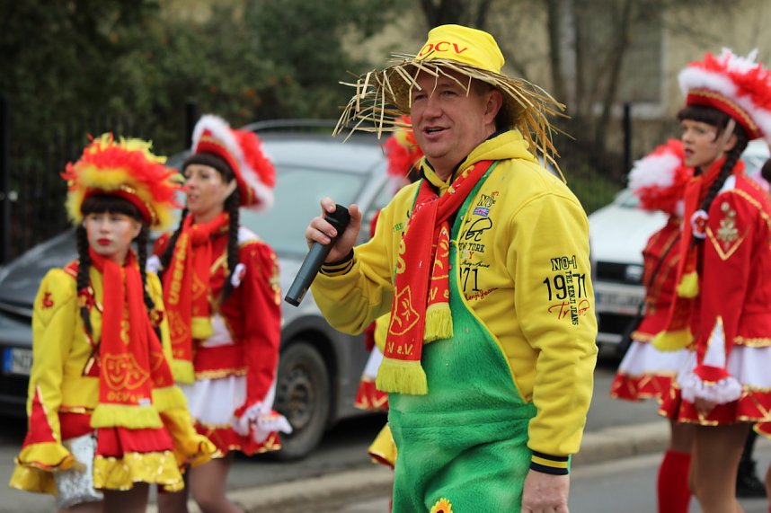 Ausgelassen und fr&ouml;hlich feierten die Menschen am Rosenmontag in Sondershausen