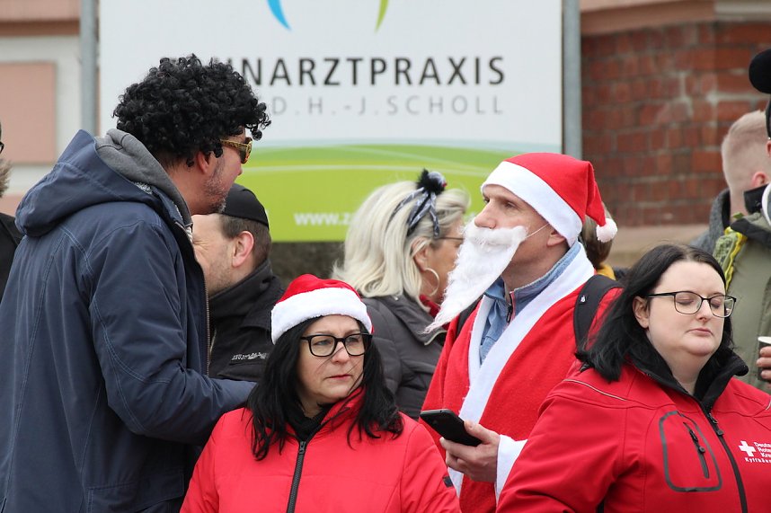 Ausgelassen und fr&ouml;hlich feierten die Menschen am Rosenmontag in Sondershausen